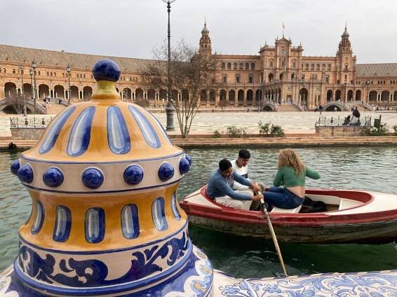 "Budou si myslet, že jsme se zbláznili." Sevilla láká na flamenco, keramiku i Kolumba