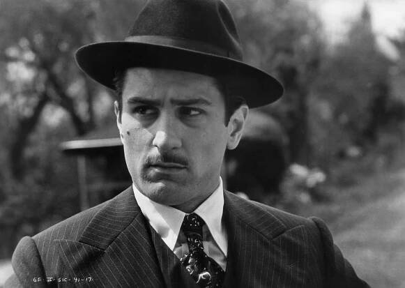 Robert De Niro in Kmotr II (1974)