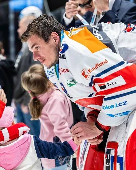 GLOSA: Čtyřicet hráčů se honí šedesát minut za pukem a vždy vyhraje Třinec...