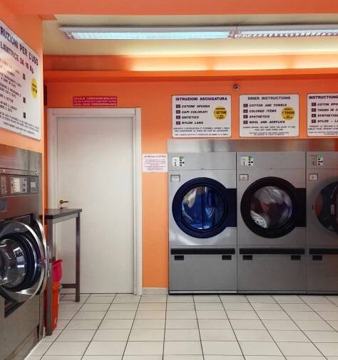 laundromat laundry machine