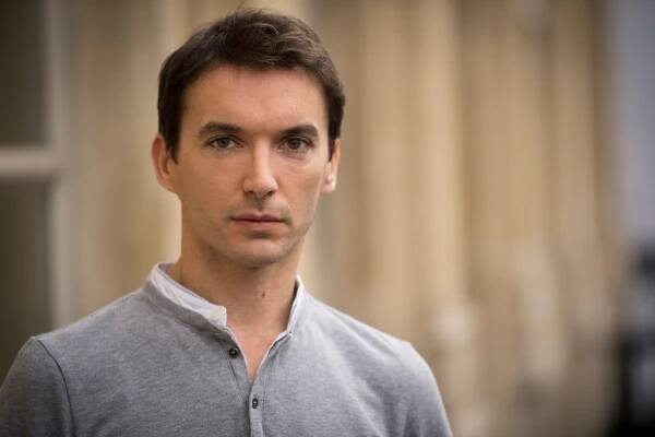 Le comédien, Clément Hervieu-Léger, de la Comédie-Française, lit les œuvres de Montaigne et La Boétie avec Guillaume Gallienne
