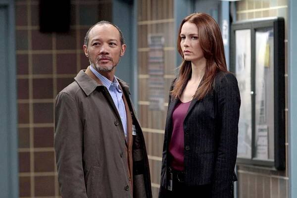 Zákon a pořádek: Zločinné úmysly - Učedník - Z filmu - Paul Calderon, Saffron Burrows