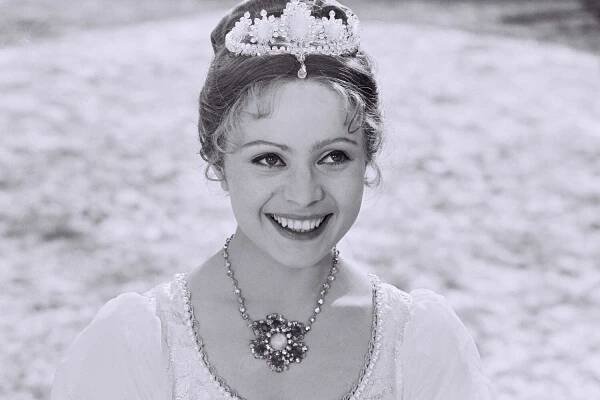 Libuše Šafránková, Cinderella in 1973 Czech classic, passes away at age 68