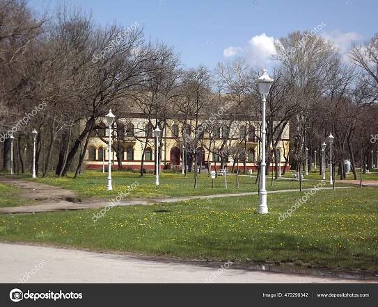 Stáhnout - Subotica, Srbsko - 13. dubna 2013: Park na jezeře Palic za slunečného jarního dne. — Stock obrázek