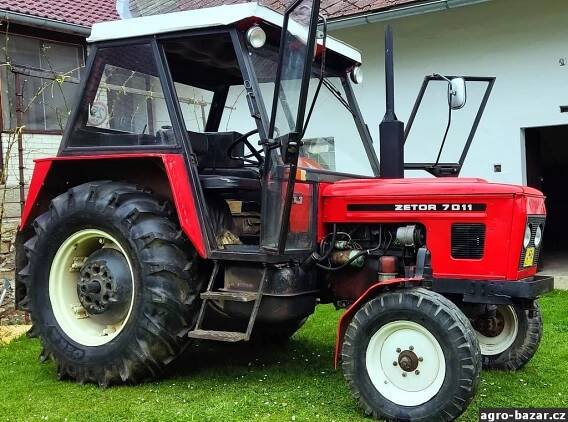 Traktor Zetor 7011