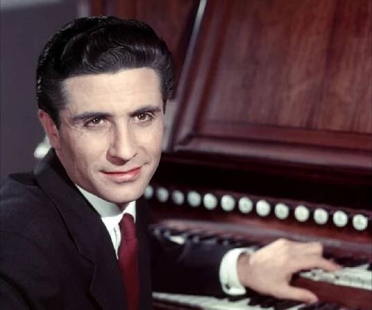 Gilbert Becaud