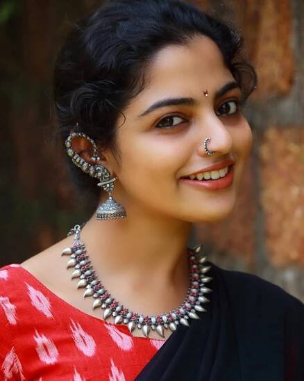 Nikhila Vimal: Check out these 48+ Gorgeous Photos of Nikhila Vimal - Filmi tamasha