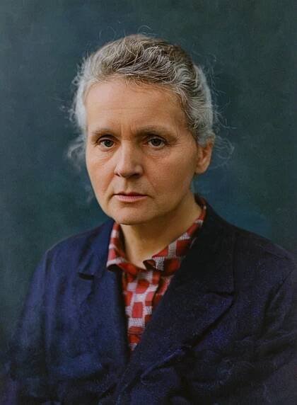 Soubor:Marie Curie c. 1920s colorized.jpg