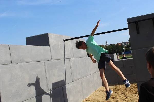 Parkourové hřiště v Kyjově otestovali prvními salty