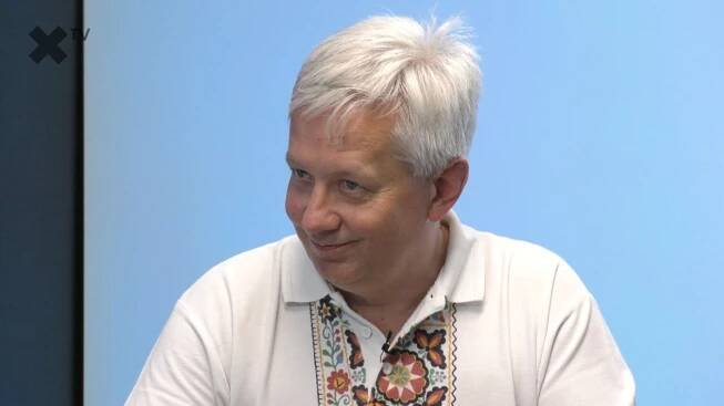 XTV.cz - „Ředitel ČT je nedůvěryhodný a pohrdá lidmi. Kolik stojí OVM, není důvod tajit. Václav Moravec ovlivňuje veřejné mínění ve prospěch určitých politických sil.“ – Zdeněk Koudelka