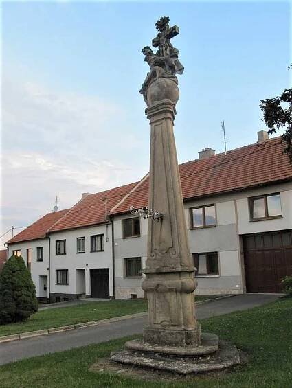 Sousoší Nejsvětější Trojice ve Švábenicích | Drobné památky 