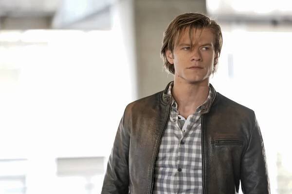 MacGyver - Seeds + Permafrost + Feather - Z filmu - Lucas Till
