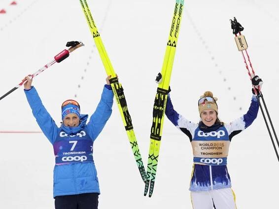 Slzy a zlost v ženském skiatlonu. Výhra Švédky jako prostředníček Norům