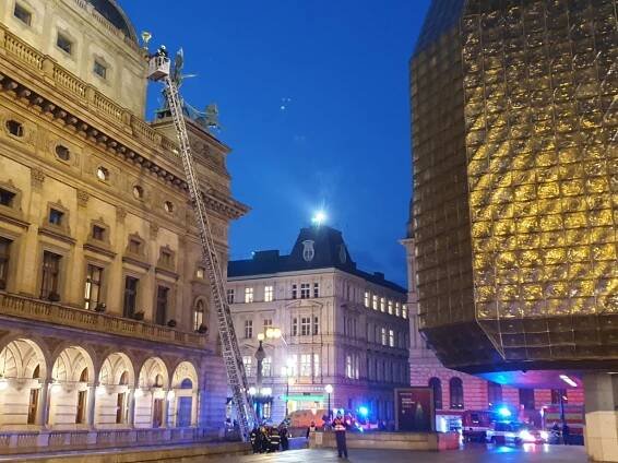 Příčina požáru Národního divadla odhalena. Pravděpodobně za něj mohl nedopalek