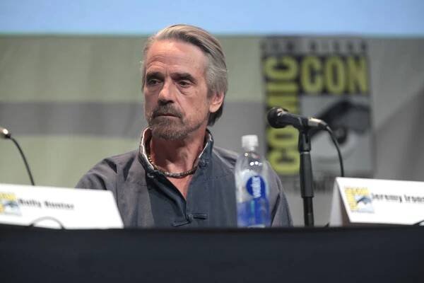Dnes slaví významné životní výročí britský herec Jeremy Irons - Kritiky.cz