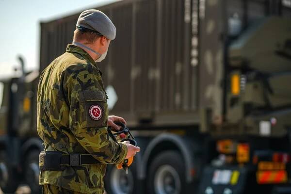 Vojáci dostanou mimořádné odměny za pomoc v boji s epidemií Covid-19