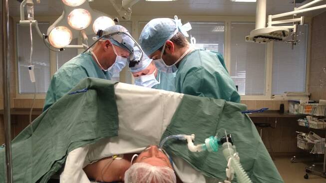 Transplantací orgánů bylo kvůli koronaviru v Česku loni nejméně od roku 2013