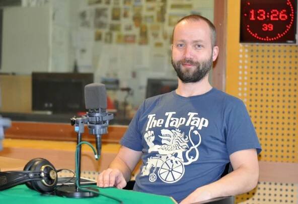Šimon Ornest, ten, co má na triku kapelu The Tap Tap | Rádio Praha