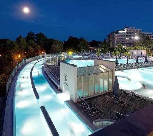 Zájezd do lázní Bad Füssing - Venkovní nasvětlený areál Therme Eins