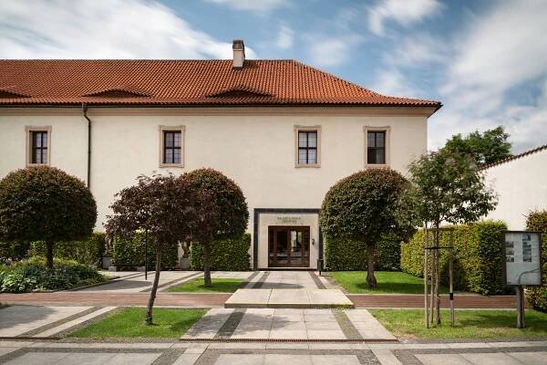 Národní galerie Praha — Valdštejnská jízdárna
