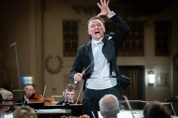 Recenze: Netopil převzal orchestr FOK