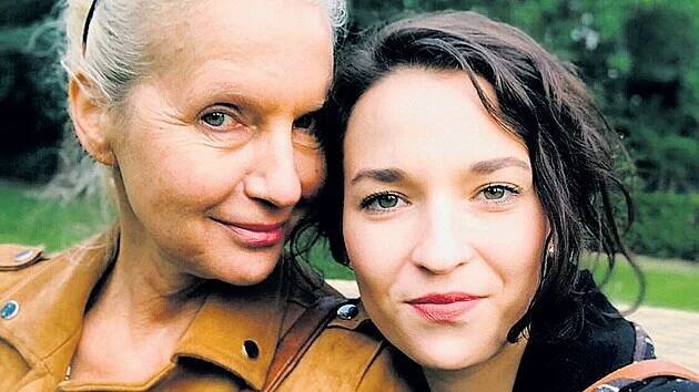 Maminka. Ani spisovatelka Irena Obermannová ve svých textech muže nešetří.