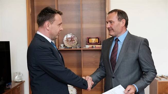 Ministr dopravy Vladimír Kremlík a nastupující šéf ŘSD Pavol Kováčik.