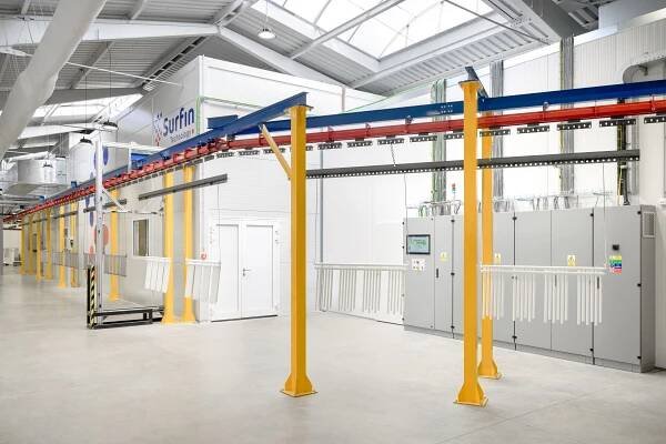 Ovládací panel řídicího systému ESCO a podvěsný dopravník