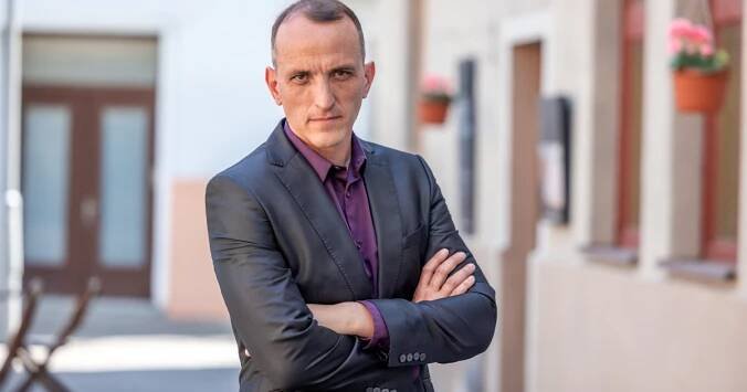 Seriál Ulice: Charismatický Tomáš Kobr jako šedá mafiánská eminence znovu na scéně. Objeví se i v nové sezóně?