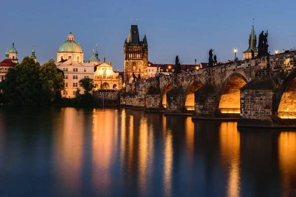 Luxusní 4* hotel Don Giovanni v Praze se snídaní. Rezervace od 890 Kč