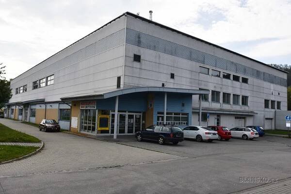Články - Střecha zimního stadionu má nový nátěr | blansko.cz