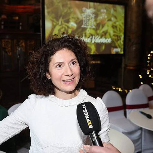 Martha Issová se na předvánoční tiskovce České televize v Zrcadlové kapli Klementina rozpovídala nejen o práci s manželem, režisérem Davidem Ondříčkem.