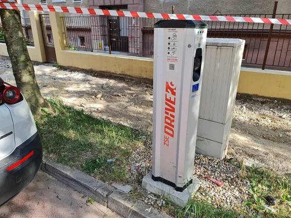 Fotogalerie • ZSE TN Rezident Hodžova AC CL 2.1 (Dobíjecí stanice (AC)) • Mapy.com