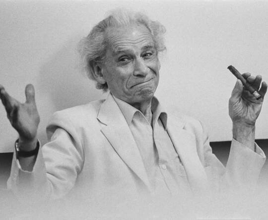 Jarmo Kontiainen immortalised Samuel Fuller on film as expressive portrait photographs. Photo: Jarmo Kontiainen / Kaleva / Press Photo Archive JOKA / Finnish Heritage Agency