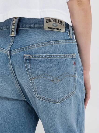 W9ZERO1 STRAIGHT-FIT JEANS