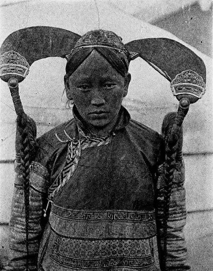 Soubor:The headdress of a mongol married woman.jpg – Wikipedie