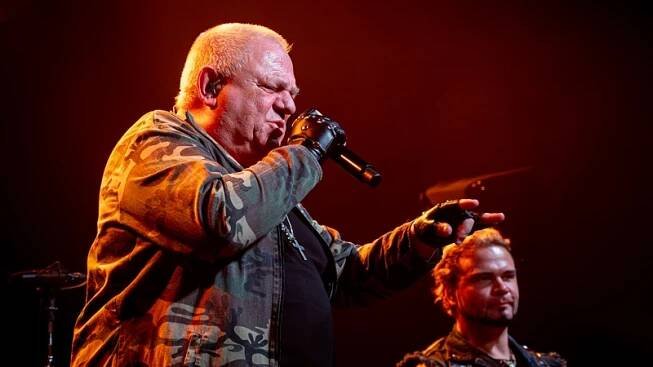 Tři české koncerty zahájil Udo Dirkschneider ve vyprodaném klubu Roxy