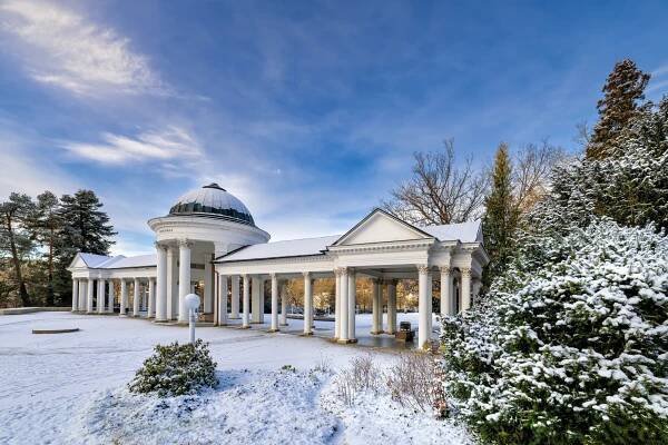 ÁNOCE v Mariánských Lázních - polopenze, 7 procedur, Štědrý den s vánočním gala menu 2 osoby ve dvojlůžkovem pokojí - SCHLOSSHOTEL MARIENBAD