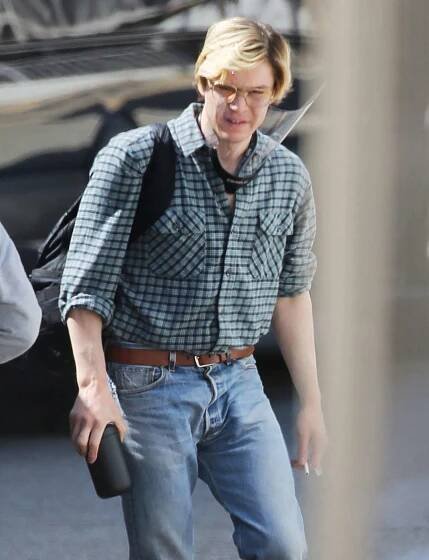 Evan Peters Transforms into Serial Killer Jeffrey Dahmer in First Set Photo from Upcoming Series