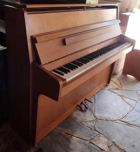 Otto Bach Upright Piano (136)