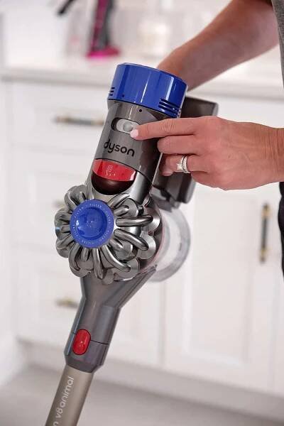 Housekeeping Made Easy with Dyson V8 | Jo-Lynne Shane