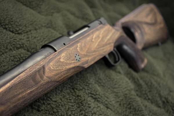 Guľovnica Mauser M 12 MAX- MCS systém THUMBHOLE v dreve s mieridlami 9,3x62