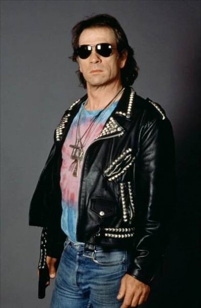 Přepadení v Pacifiku - Promo - Tommy Lee Jones