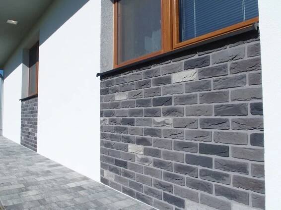 Betonové fasádní pásky v imitaci cihelného materiálu
