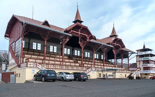 Soubor:Karlovy Vary dostihy Dvory (03).jpg – Wikipedie