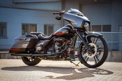 Thunderbike Wheel Power - Harley-Davidson CVO Street Glide on 26 Inch Bagger FLHXSE Milwaukee-Eight 