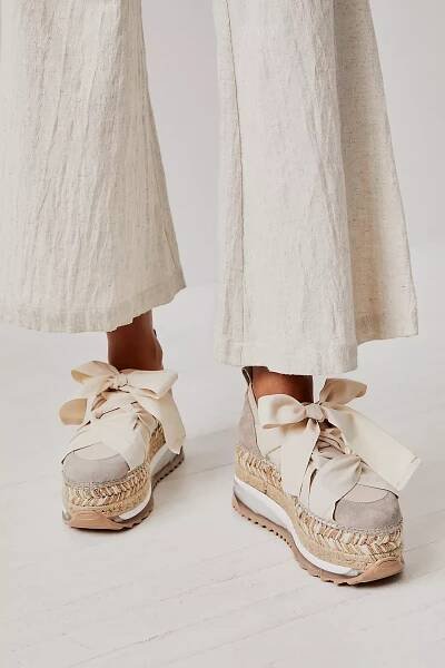 Channel Lizzie McGuire With These Platform Shoes