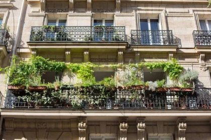 Perfect Parisian Balcony Gardens: 7 Favorites from the Gardenista Archives - Gardenista