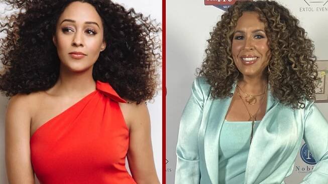 Tia Mowry And Diana Maria Riva My Secret Santa Netflix