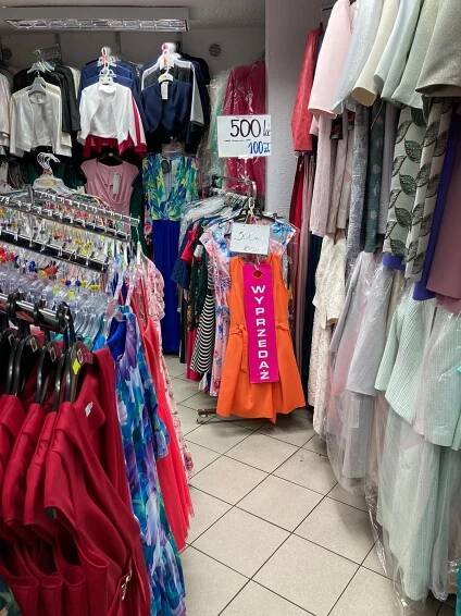 Češi nakupují oblečení a boty v Polsku. Nejde jen o úsporu, zákazníci si pochvalují i širší výběr